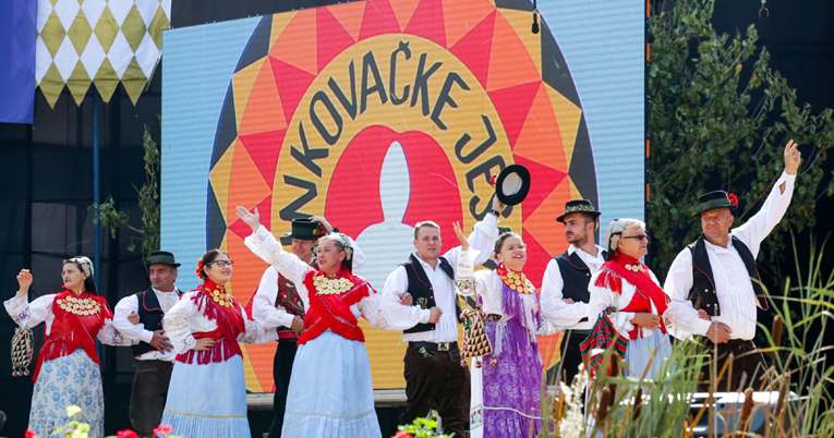 Počinju Vinkovačke jeseni, nastupat će Parni valjak, Klapa Rišpet i mnogi drugi