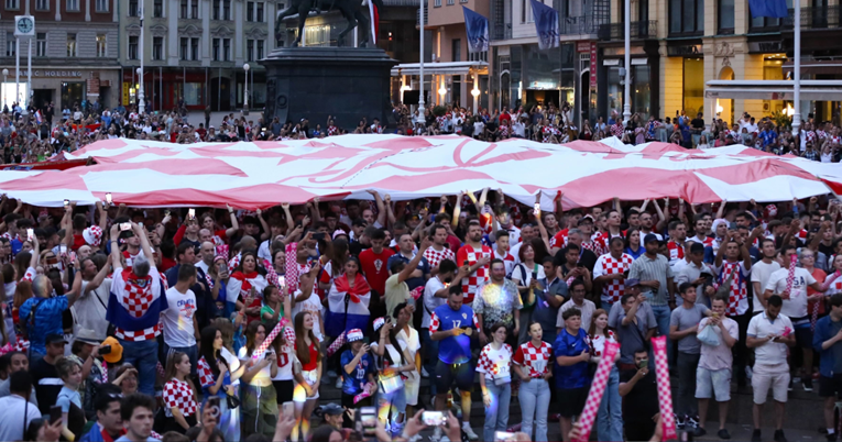 Navijači na Trgu u Zagrebu navijali za Vatrene, kući otišli tužnih lica