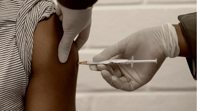 Povijest nam pokazuje koliko opasno može biti požurivanje cjepiva za koronavirus
