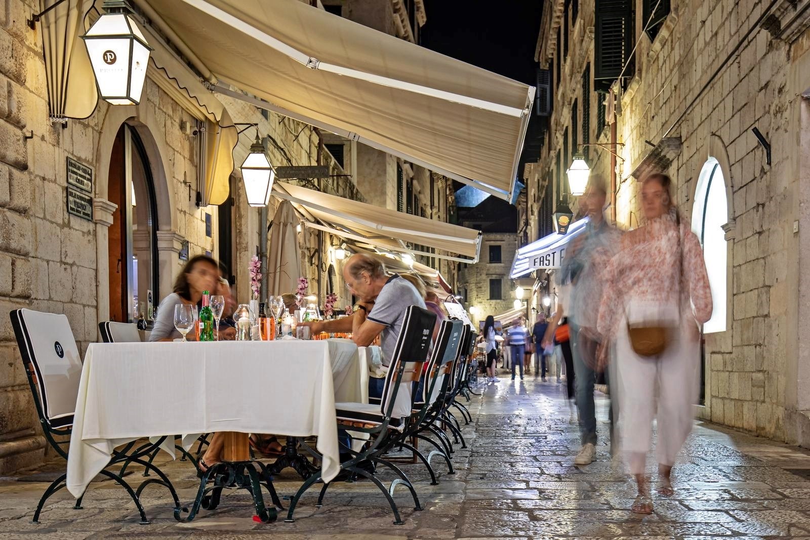U Dubrovniku fali radne snage. Ugostitelji: Radnici traže 20.000 kn, pa nisu kirurzi