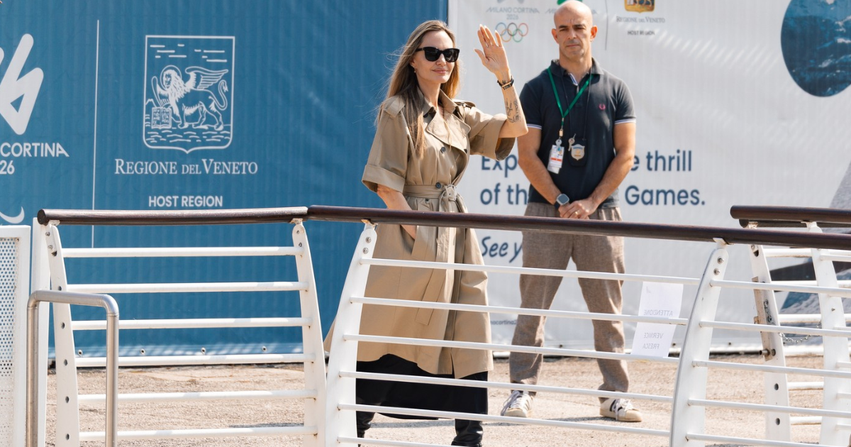 Angelina Jolie došla u Veneciju, na aerodromu mahnula fotografima