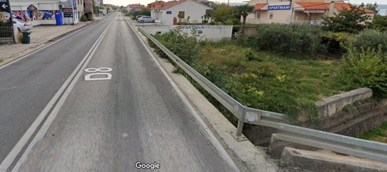 Na magistrali kod Splita došlo do sudara auta i dva biciklista