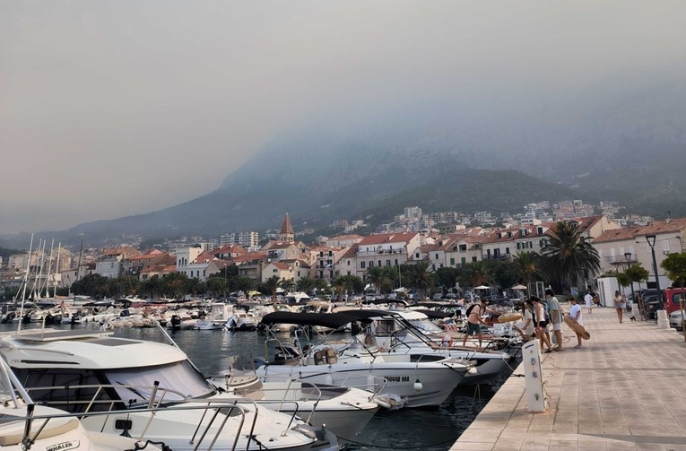 VIDEO Gust dim iznad Makarske, ne vidi se Biokovo od njega