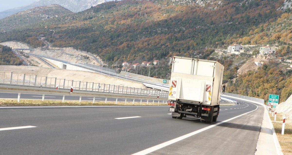 Prometna nesreća na A1. Između čvorova Ploče i Vrgorac vozi se uz ograničenje