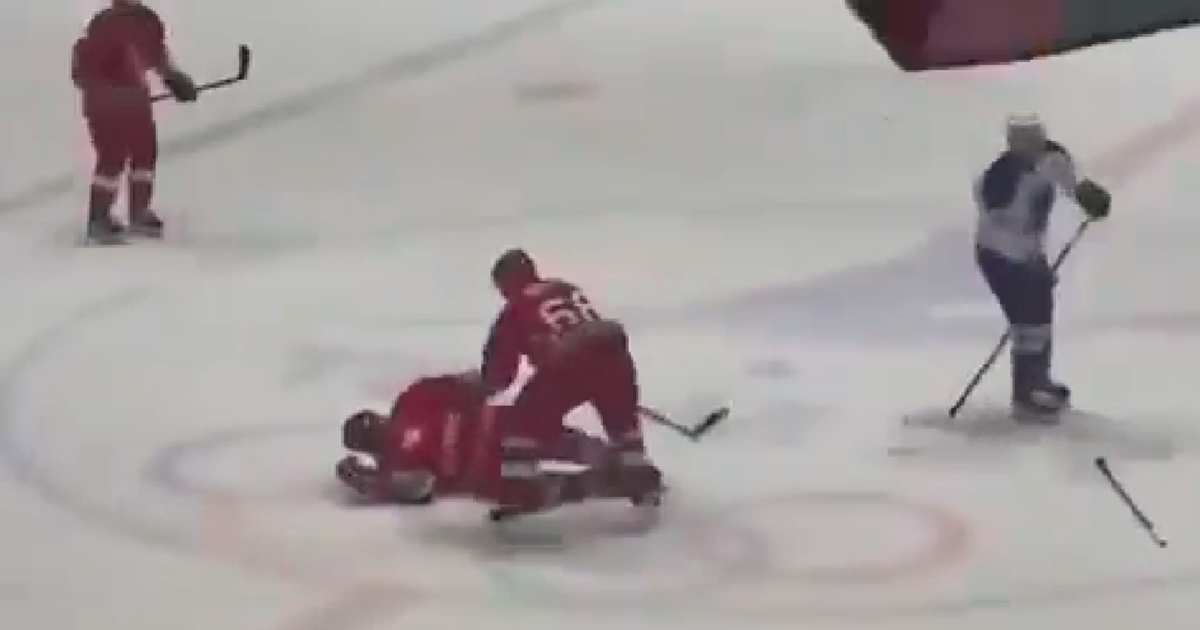 VIDEO Lukašenko se sudario sa suigračem na hokeju i pao na led