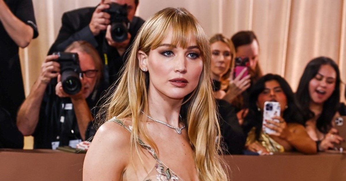 Glumica osvanula u prozirnoj haljini, ljudi: "Neka joj netko kaže da više nema 25"