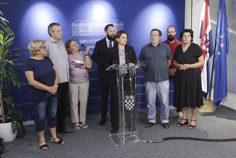 25 godina čekaju na isplatu plaća. Traže susret s Plenkovićem: "On je bog i batina"