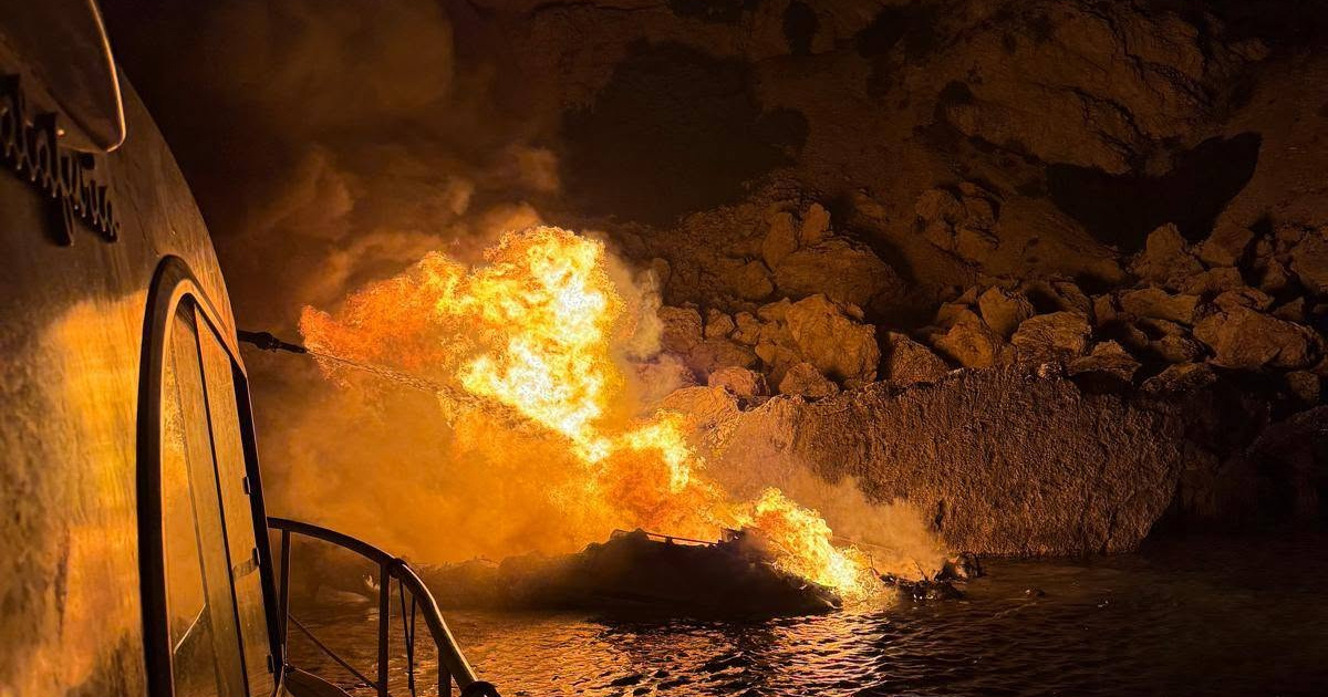 FOTO Izgorjela i potonula jahta kod Sv. Andrije