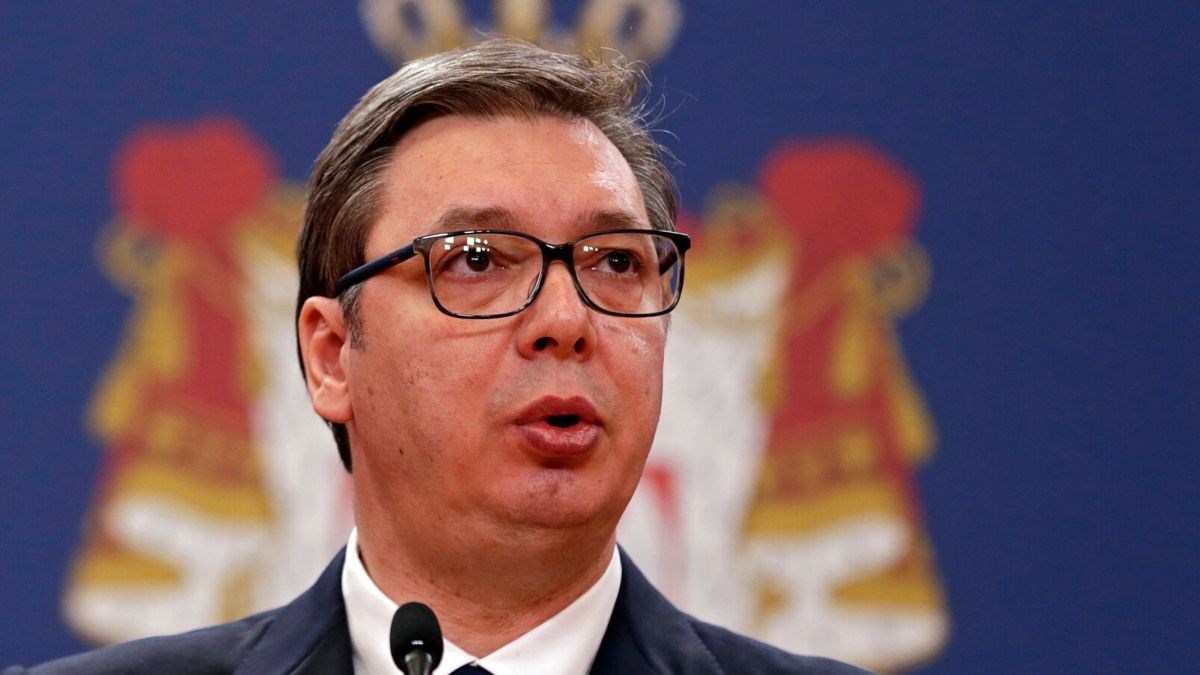 Vučić komentirao transparent iz Zagreba: Ti ljudi su pedofili, trebaju se liječiti