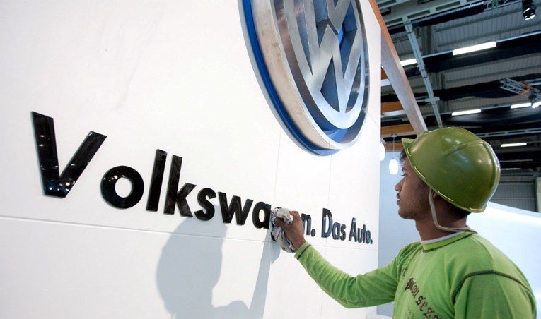 AfD ima kongres u Volkswagenovoj dvorani. VW naredio micanje imena tvrtke