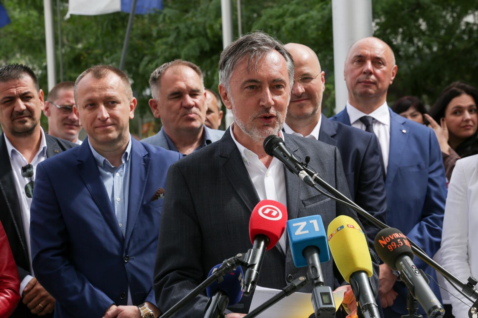 Škoro zbog koronavirusa otkazao predizborne aktivnosti u Dalmaciji