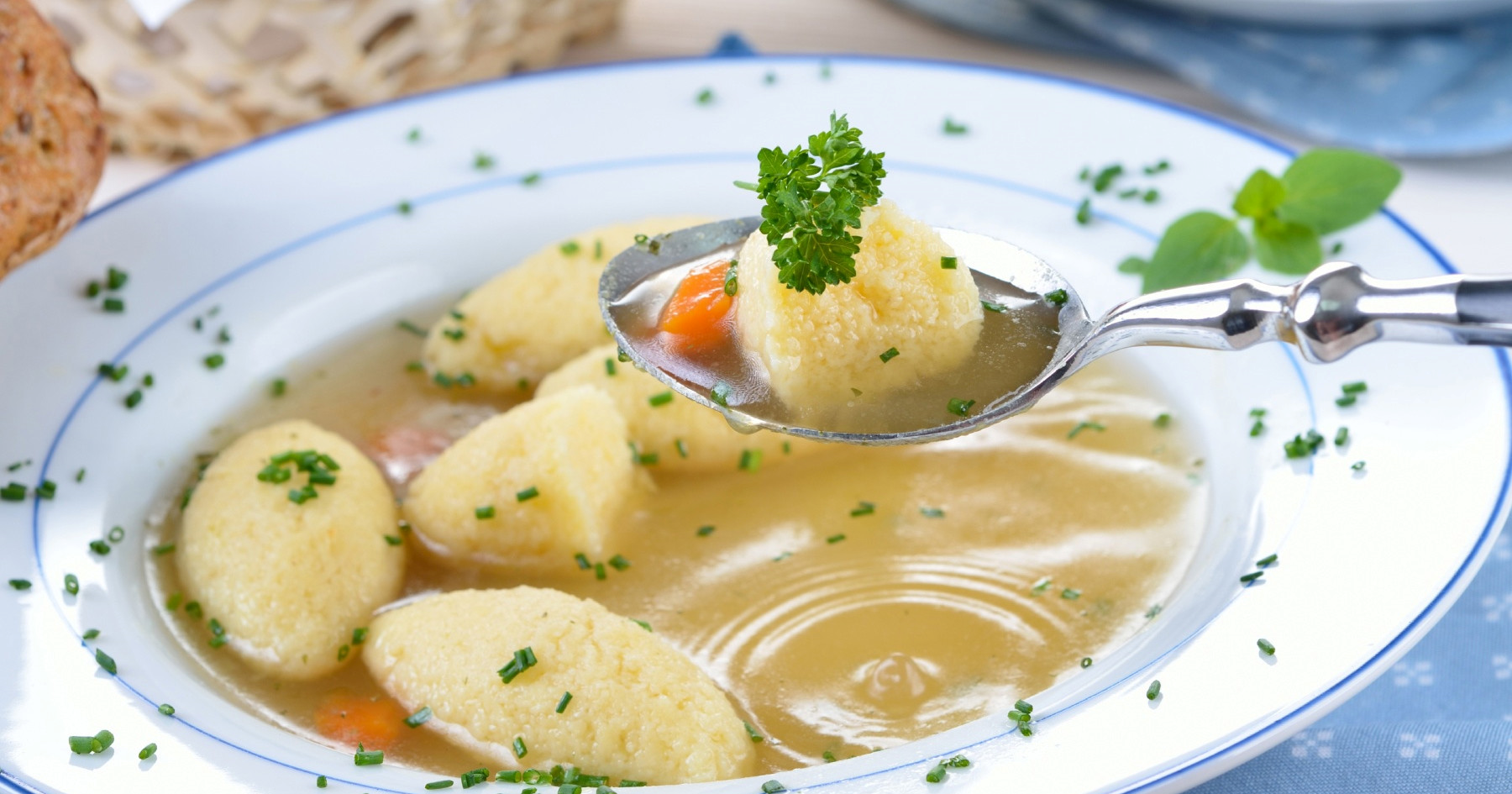 Domaća pileća juha s griz-noklicama: Recept za klasik koji grije dušu