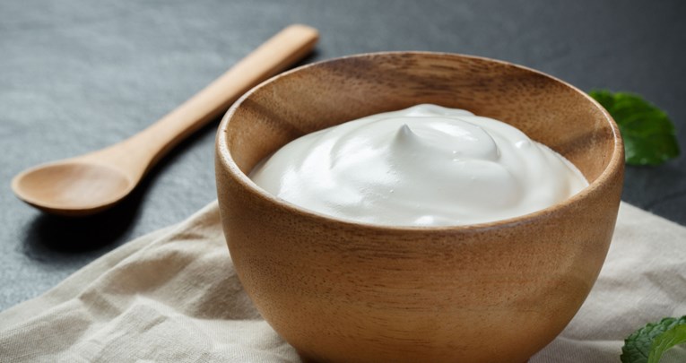 Ako obožavate grčki jogurt, moglo bi vas zanimati kako on utječe na vaš organizam