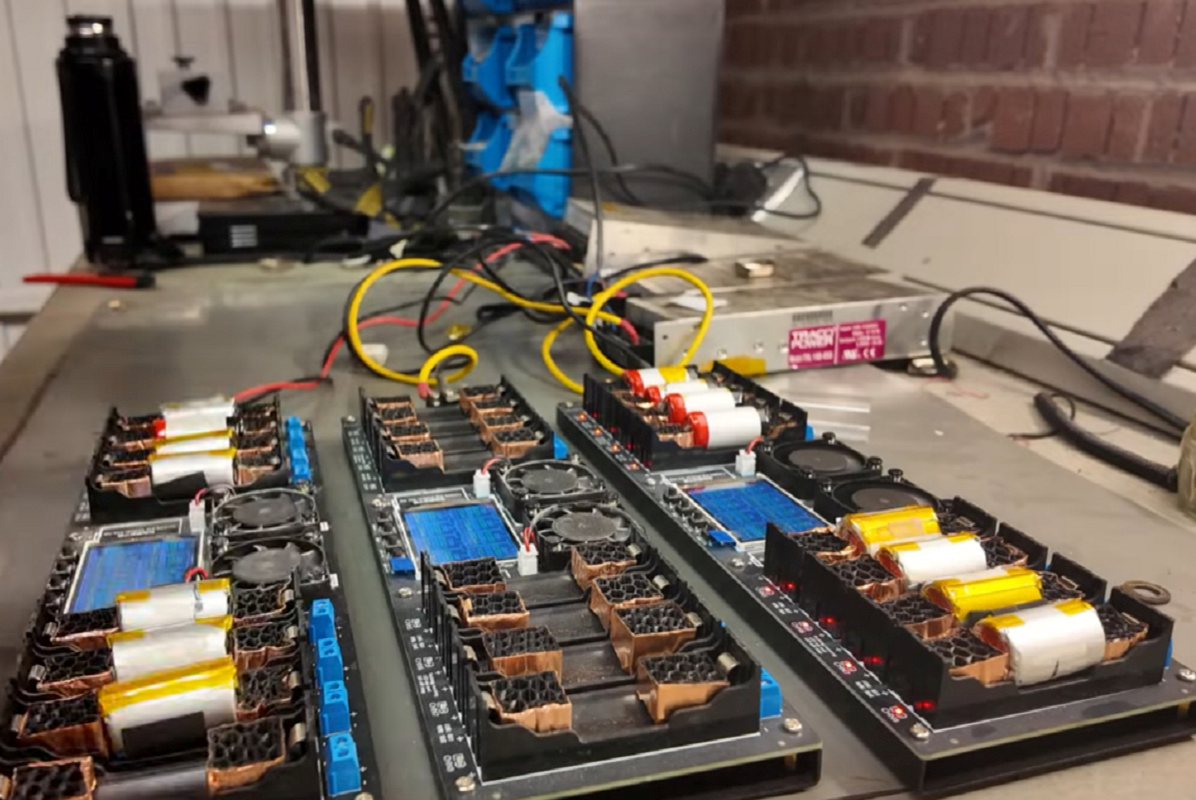 VIDEO YouTuber izgradio sustav za napajanje kuće od baterija iz vapeova