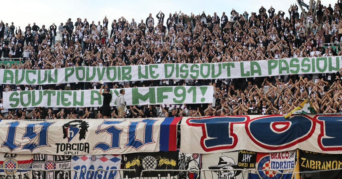 Torcida izvjesila transparent na francuskom jeziku. Evo o čemu se radi