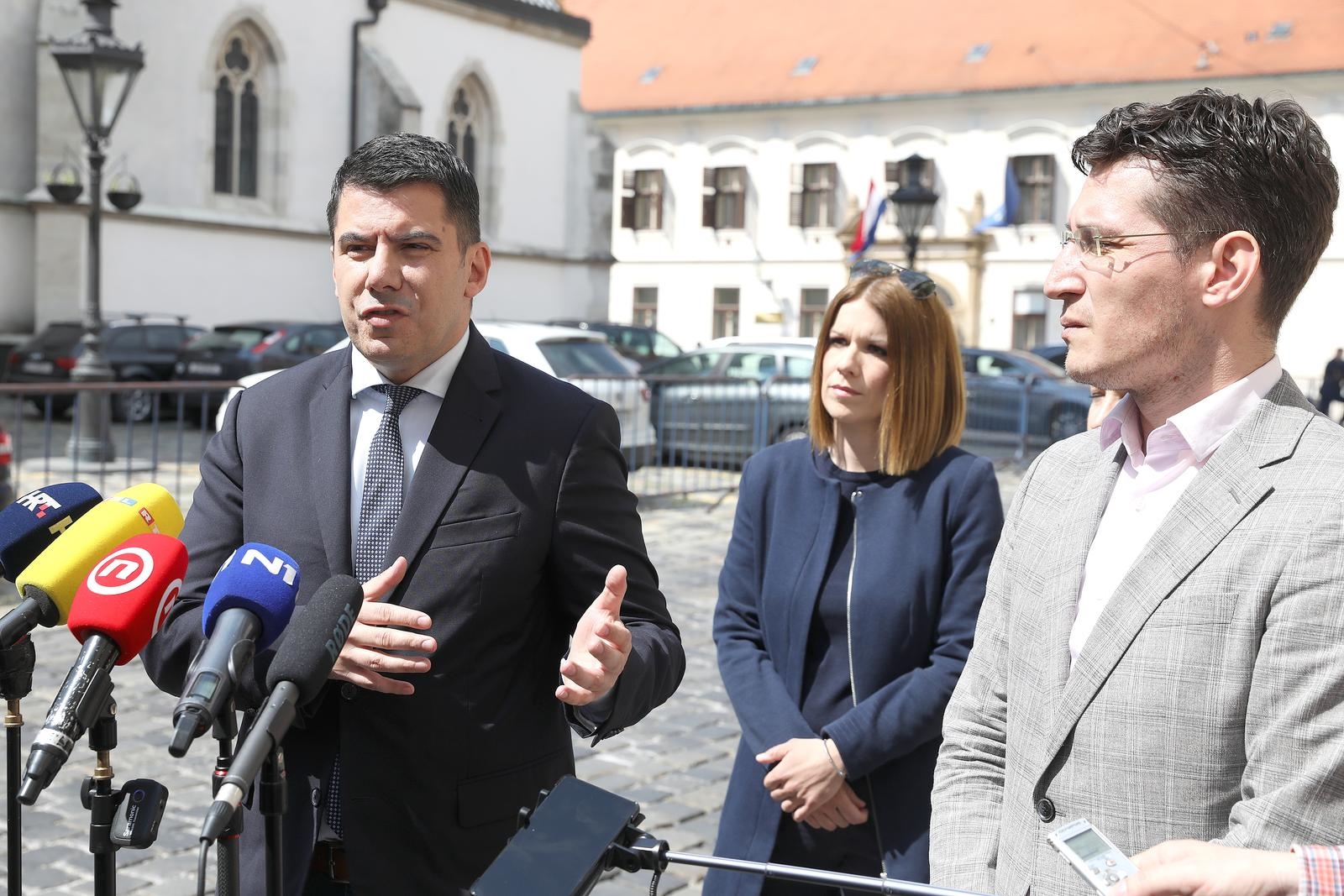Mostovci ne odustaju od referenduma, traže od Ustavnog suda da se hitno očituje