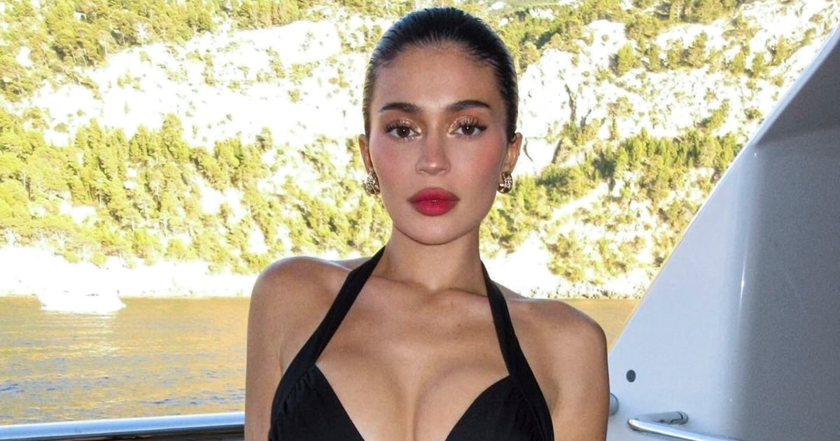 Kylie Jenner pokazala figuru u maloj crnoj haljini