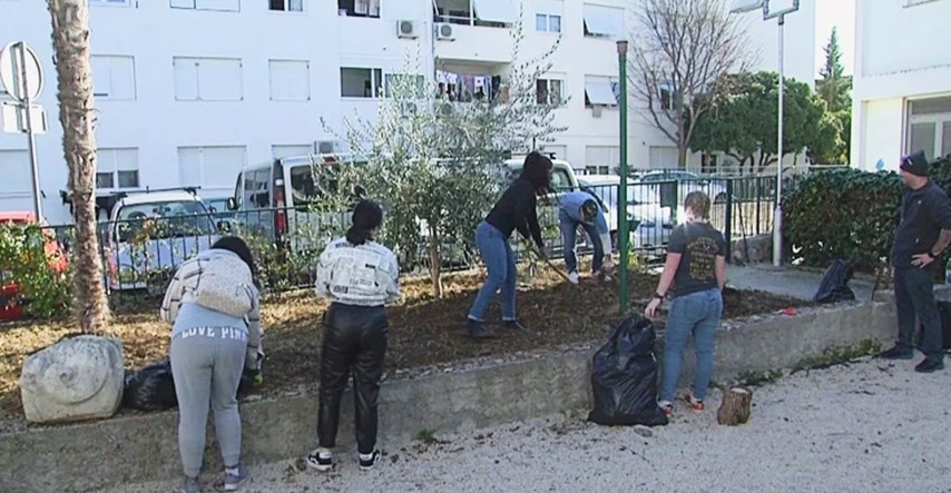 Američki marinci s djecom uređivali dvorište Dječjeg doma Maestral u Splitu