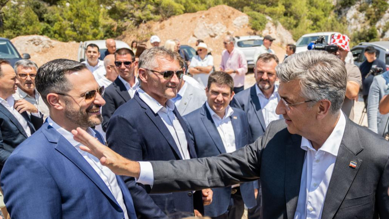 SDP napao vladu da kažnjava male iznajmljivače, stigao odgovor ministra