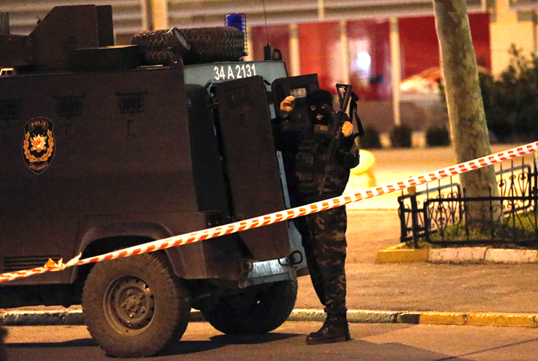 Pucnjava u Turskoj. Ubijena tri policajca i šest ISIL-ovaca