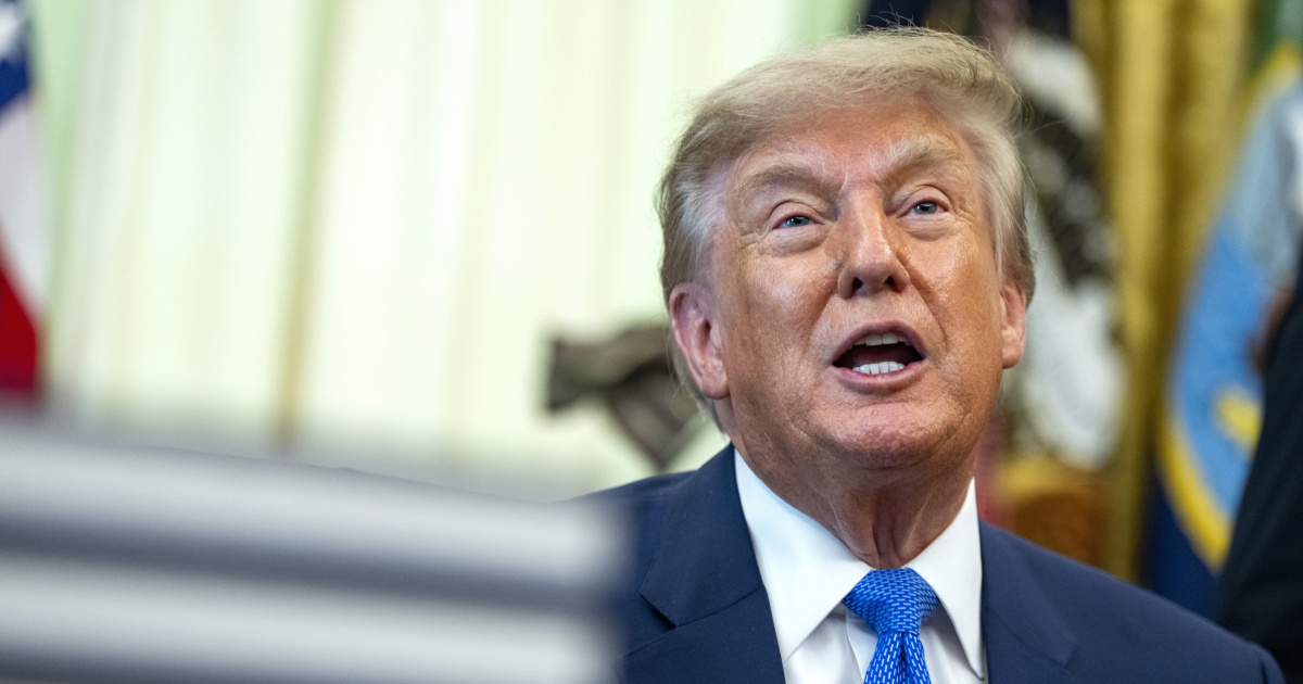 Trump vraća parne katapulte na nosače aviona. Uvodi i carine na dronove