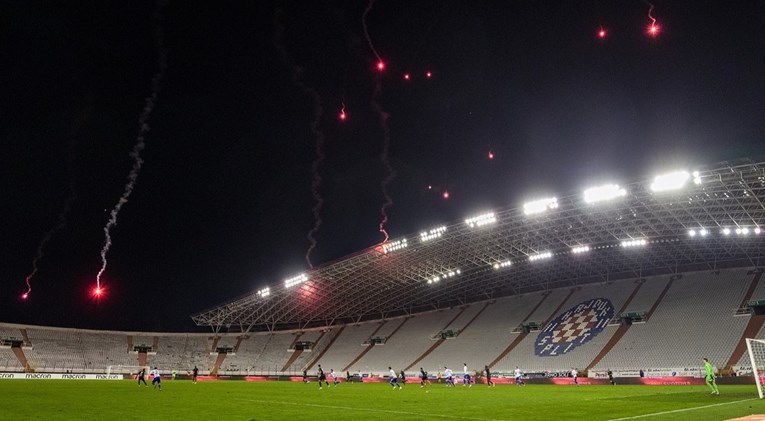 Tijekom susreta Hajduka i Gorice na prazan Poljud uletjele su signalne rakete