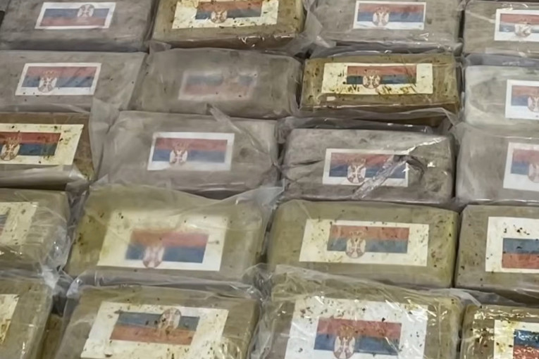 VIDEO Talijani zaplijenili gotovo 800 kg kokaina, na paketima zastava Srbije