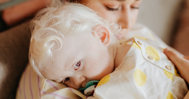 Mama se dosjetila kako pomoći bebi da prespava noć u komadu, trik je postao viralan