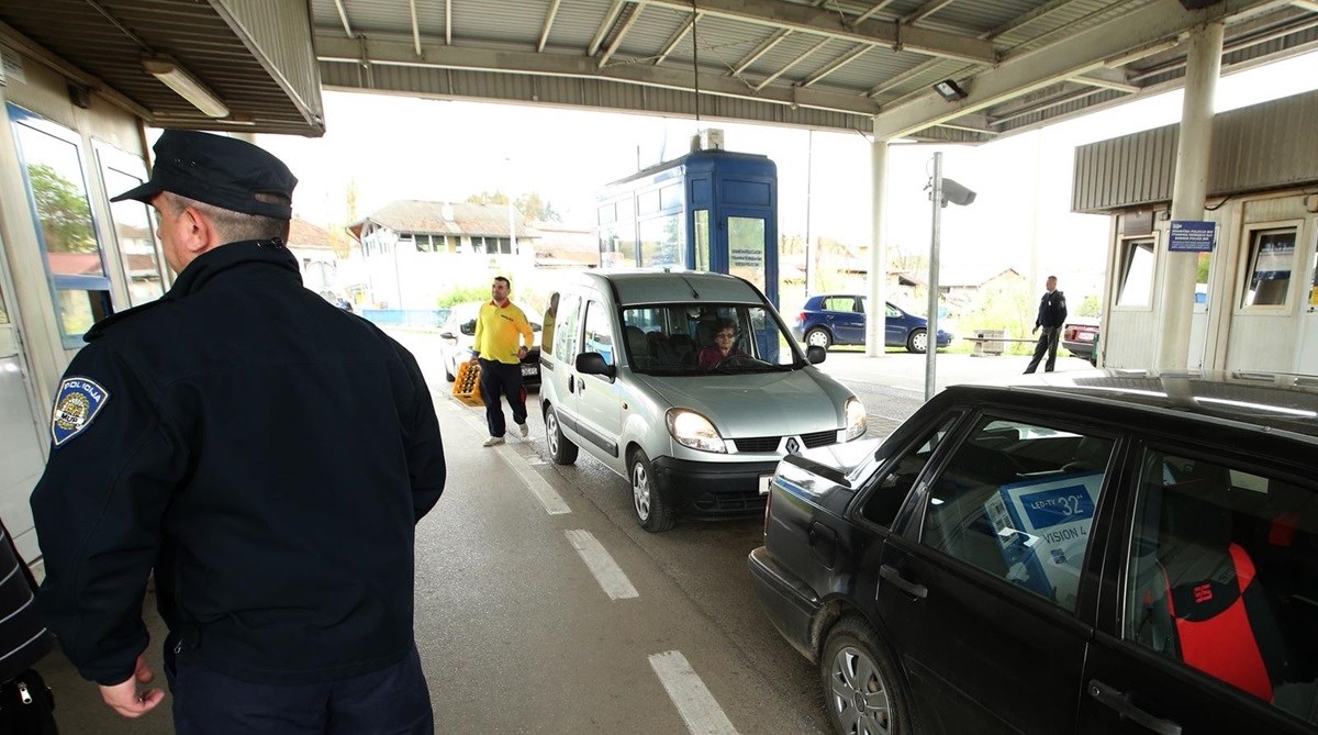 Hrvatski carinik na granici tražio i dobio 50 eura mita od srpskog vozača lijekova