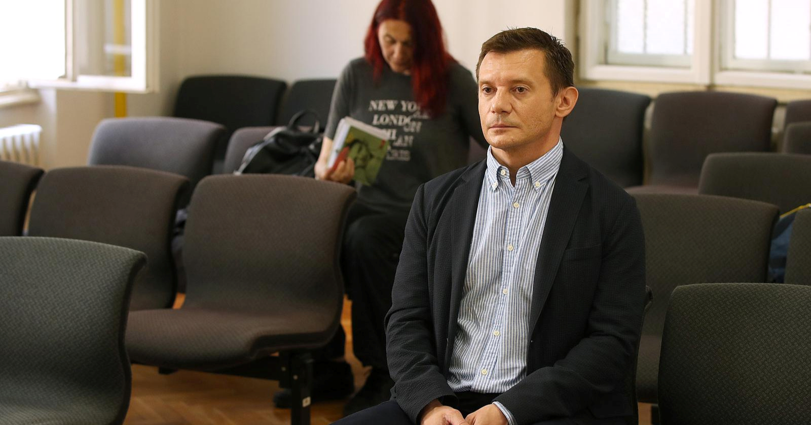 Psihijatar koji je hapšen zbog mita stigao na posao. U međuvremenu sve priznao