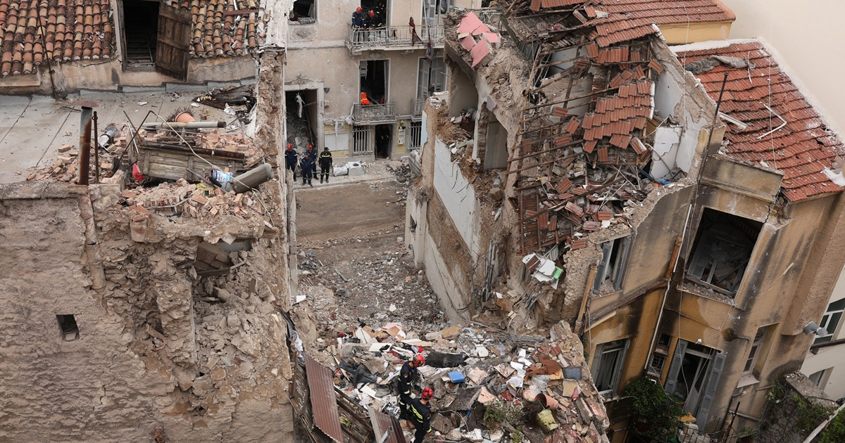 Zgrada u Ateni srušila se u nekoliko sekundi. Poginulo šestero ljudi