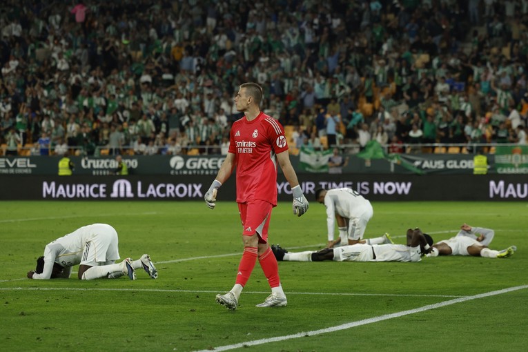 VIDEO Bijesni navijači Reala vrijeđali igrače: Sram vas bilo, pokažite se