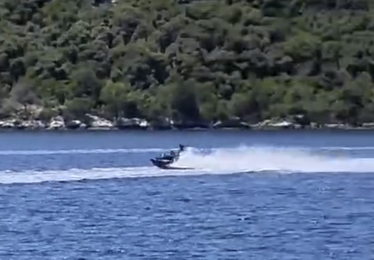 Pogledajte divljanje jet skijevima kod Lastova: "Imaju jahtu, naplatili im 900 eura"