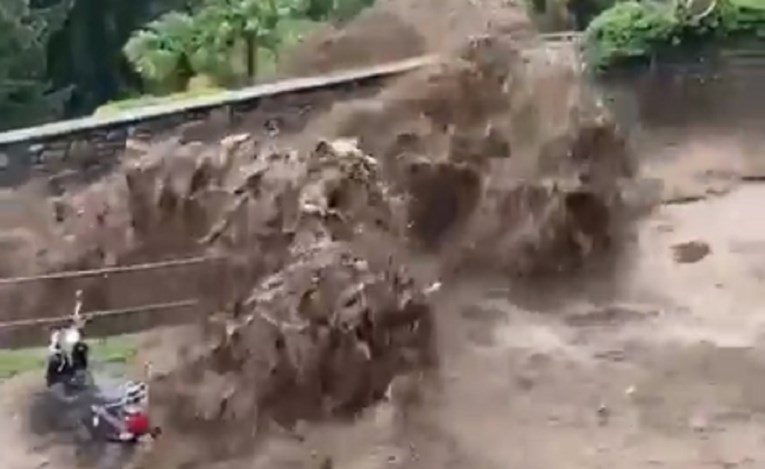 VIDEO Italijom haraju oluje i poplave, uništene kuće i stotine auta. Stižu snimke