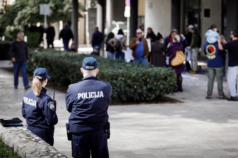 Dvije Splićanke uhićene dok su šetale gradom, policija tvrdi da su odbile zapovijedi