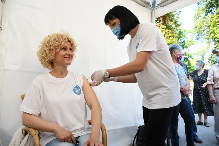 U Hrvatskoj je s dvije doze cijepljeno gotovo 900 tisuća odraslih