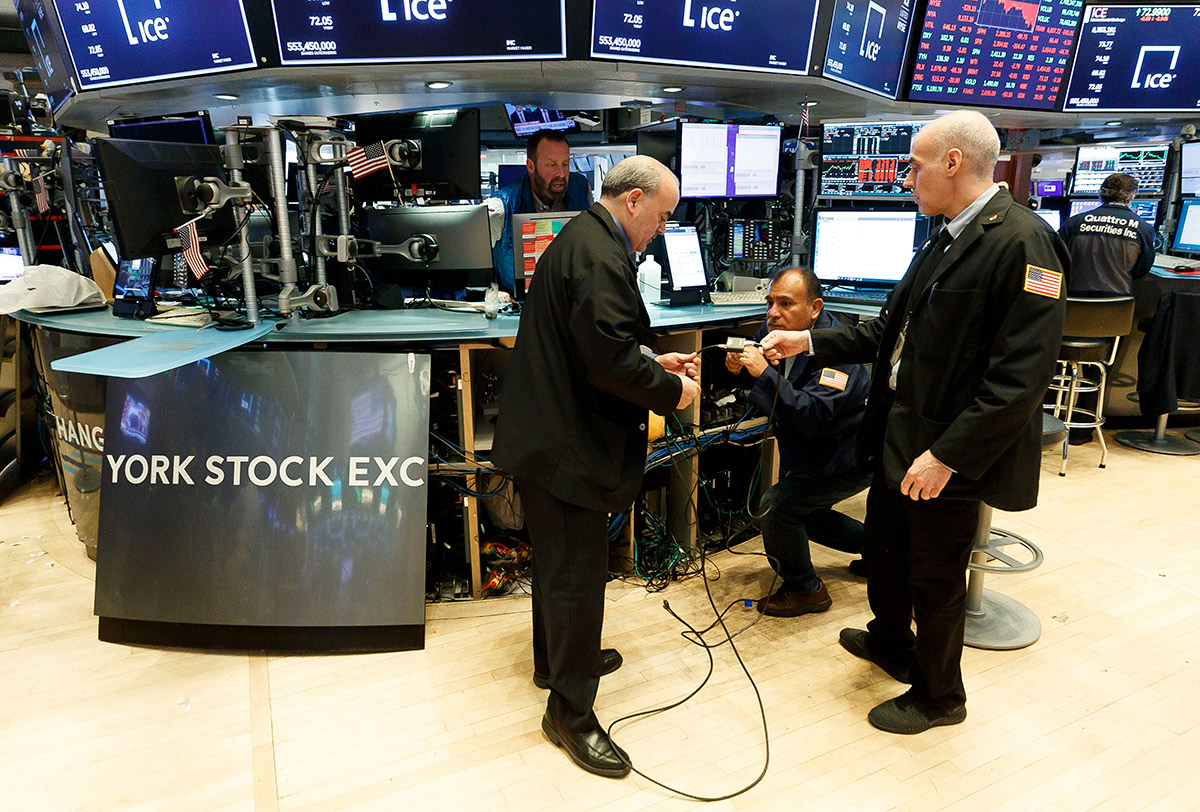 Dow Jones i S&P 500 indeks pali, Nasdaq indeks dosegnuo najvišu razinu u povijesti