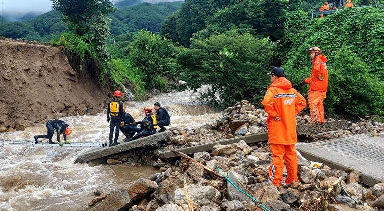 VIDEO Ogromne poplave u Južnoj Koreji. Više od 20 mrtvih, evakuirane tisuće