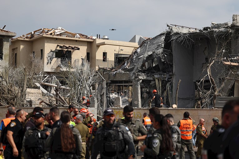 FOTO I VIDEO Iranske rakete pogodile zgrade u Tel Avivu