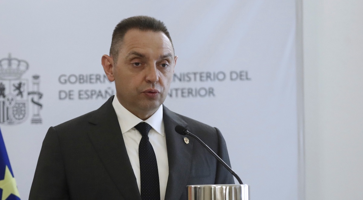 Vulin o Milanoviću: Ne može prestati lupetati