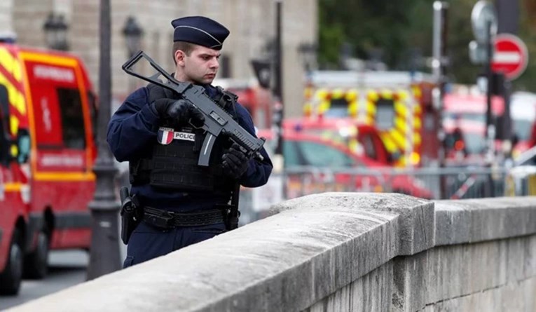 Napad na policijsku stanicu u Parizu: Istragu preuzeo antiteroristički odjel