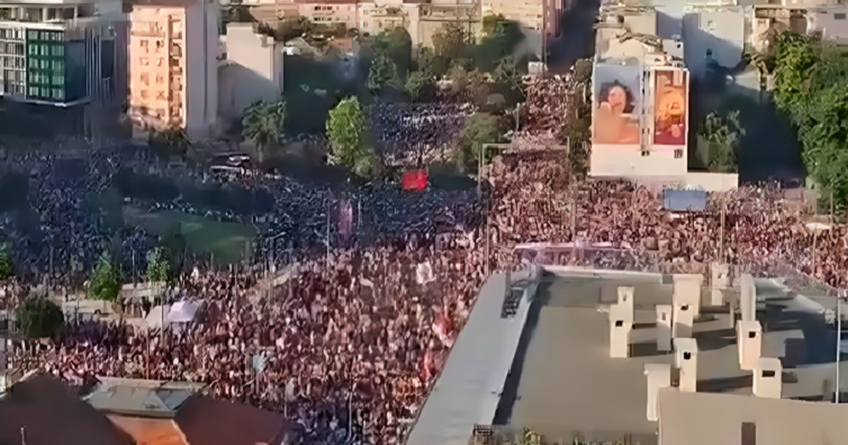 Tisuće prosvjednika na glavnom trgu u Prištini. Bune se protiv suda u Haagu