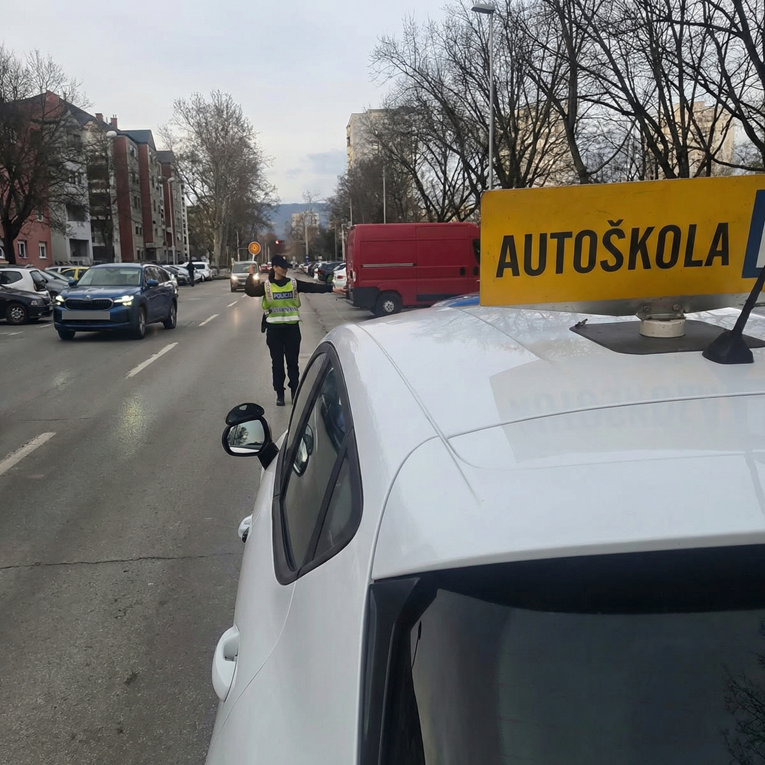 Policija kontrolirala autoškole u Zagrebu: Nepravilnosti kod gotovo trećine vozila