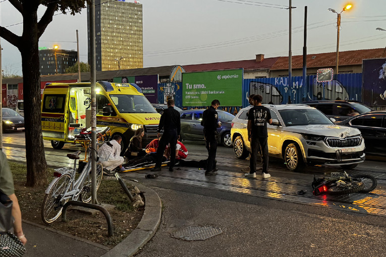 VIDEO Biciklist ozlijeđen u sudaru s autom kod Branimir centra u Zagrebu