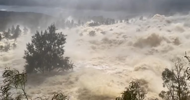 VIDEO Velike poplave u Australiji, objavljena dramatična snimka s brane