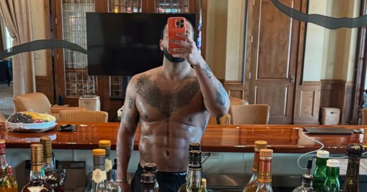 Drake priznao da je uredio viralnu fotografiju trbušnjaka: "Malo sam pretjerao"