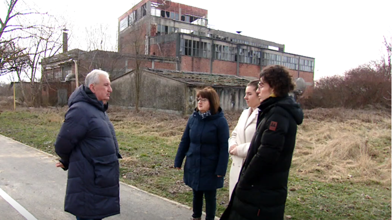 Stanovnici Sesveta žale se zbog zapuštene tvornice Sljeme. "To je odlagalište otpada"