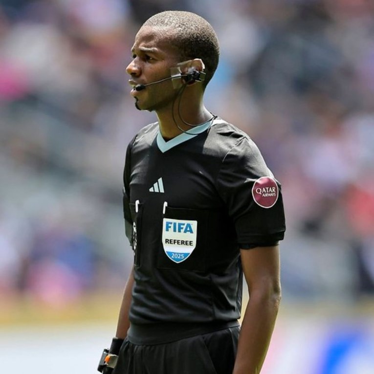 Senegalski sudac iznenadio odlukom u 90. minuti pri vodstvu Bayerna 10:0