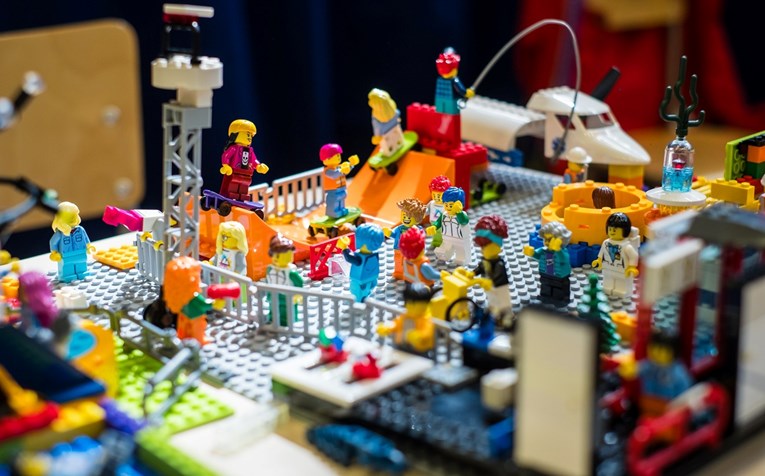 Znate li što znači LEGO?