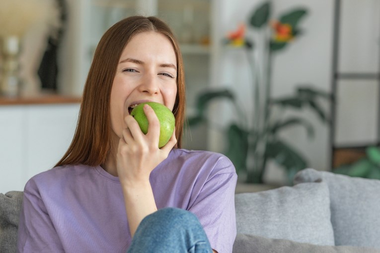 Dijetetičarka: Najbolje doba dana kada jesti jabuku za maksimalne koristi od vlakana